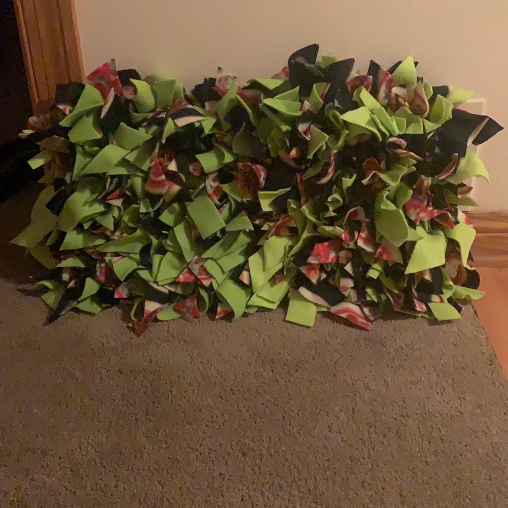 Pet treat snuffle mat